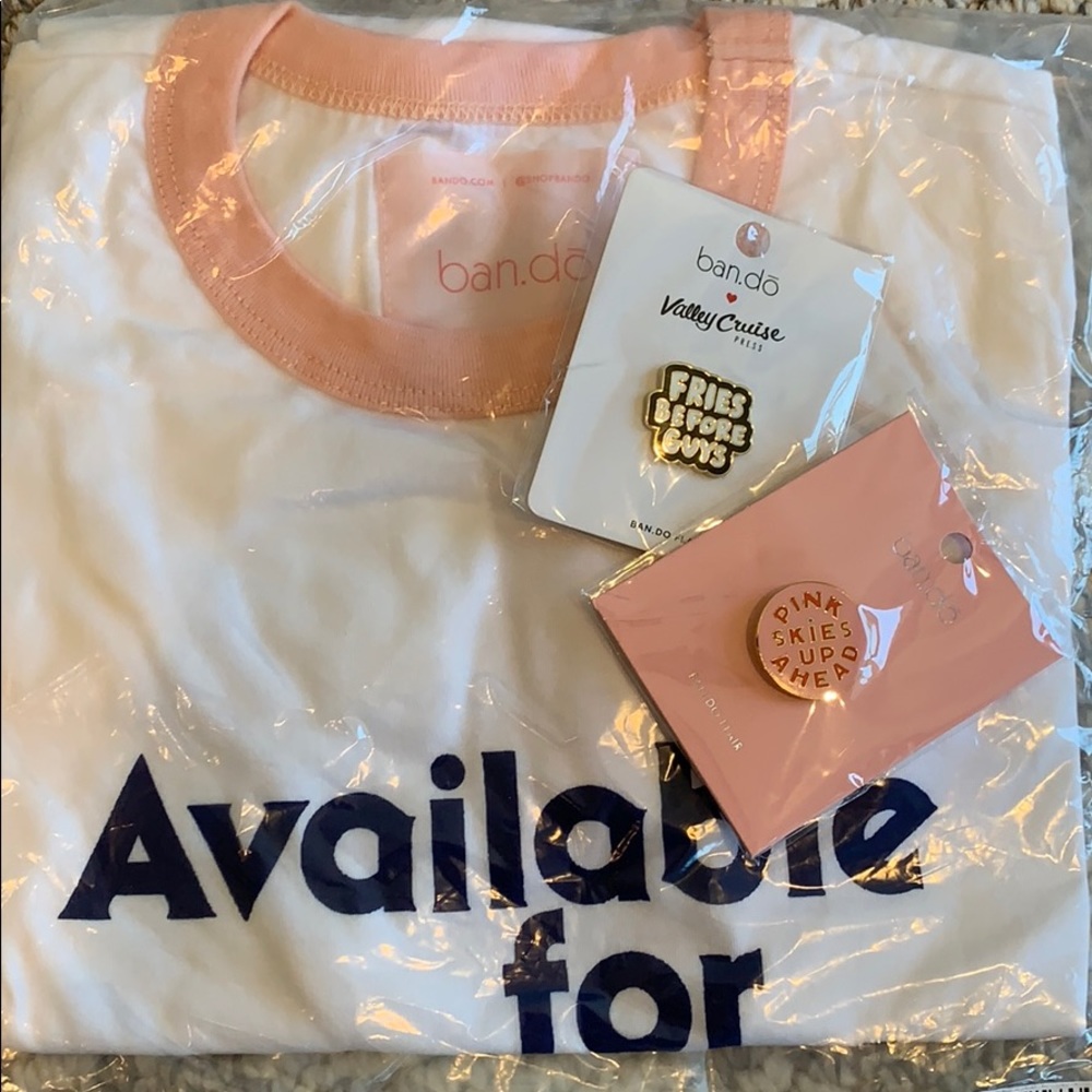 ban.do ‘Available for Weekends’ T w/ ban.do Pins!